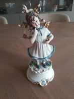 Porseleinen vintage Capodimonte beeld meisje met kersenboom, Enlèvement ou Envoi, Comme neuf, Humain