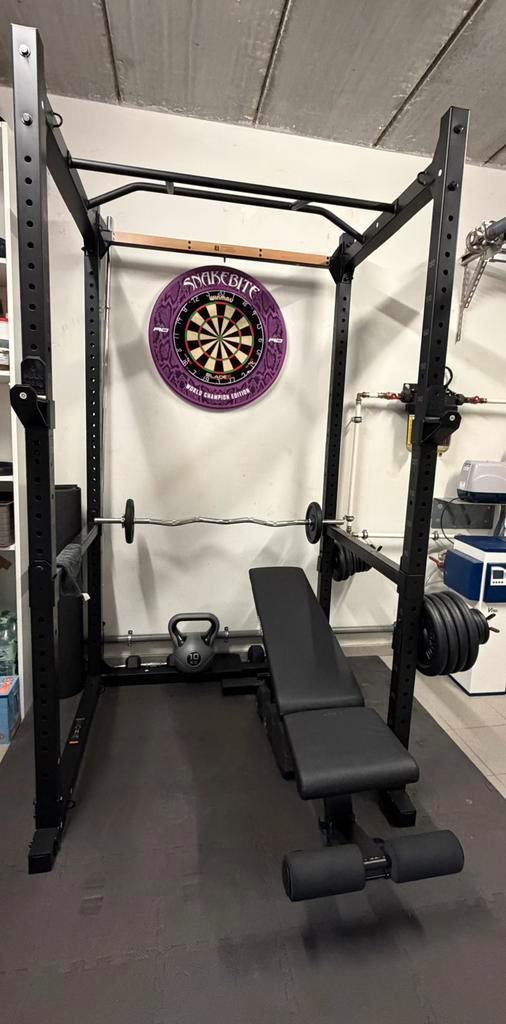 Cage Rack musculation + Banc + barre + poids, Sport en Fitness, Fitnessmaterialen, Zo goed als nieuw, Fitnessbank, Armen, Benen