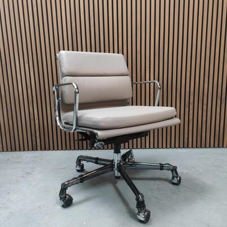 Vitra EA 217 Bureaustoel Sand, Antiek en Kunst, Antiek | Kantoor en Zakelijk, Ophalen of Verzenden