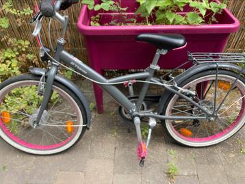 MEISJESFIETS 20 inch in mooie staat beschikbaar voor biedingen