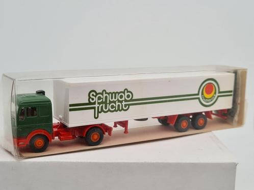 Camion valise Schwabfrucht Mercedes Benz - Wiking 1/87, Hobby & Loisirs créatifs, Voitures miniatures | 1:87, Comme neuf, Bus ou Camion