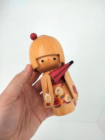 Kokeshi popje pop doll hout Japan kunst beschikbaar voor biedingen