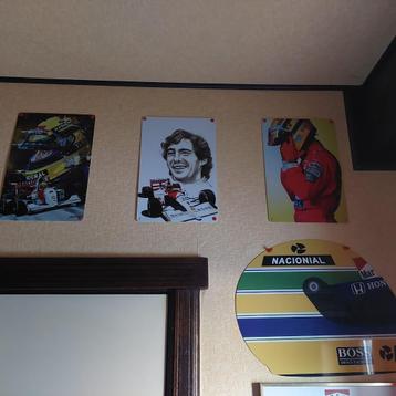 LOT AYRTON SENNA MARLBORO PUB SIGARETTEN MET METALEN PLAAT  beschikbaar voor biedingen