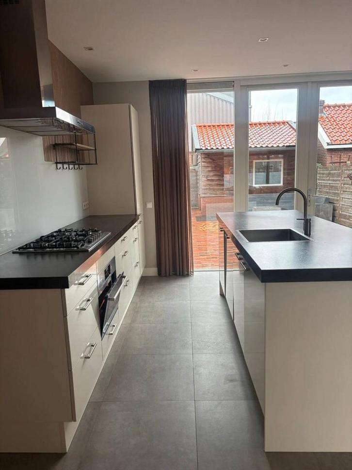 Cuisine équipée avec îlot central, Maison & Meubles, Cuisine | Cuisines complètes, Bois, Avec îlot, Enlèvement