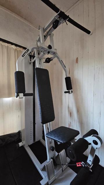 Home gym met steek gewichten beschikbaar voor biedingen