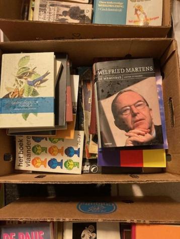 Doos met boeken als nieuw voor 10 euro beschikbaar voor biedingen