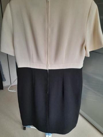 Robe noire et beige clair. Taille 42  beschikbaar voor biedingen