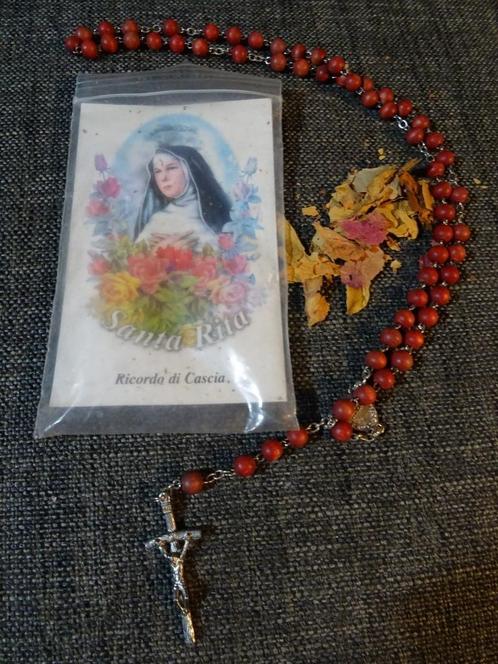 Rozenkrans rozenbottels rozenkrans Heilige Rita van Cascia, Verzamelen, Religie, Zo goed als nieuw, Christendom | Katholiek, Sieraad