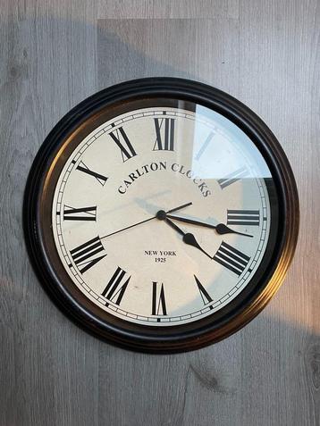 Vintage look wandklok beschikbaar voor biedingen