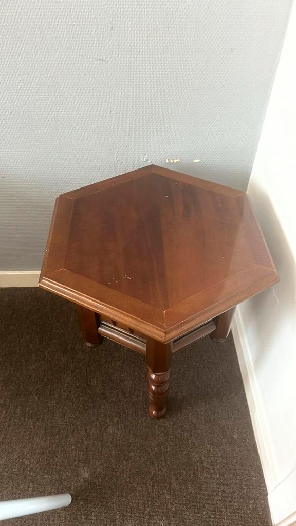 Kleine Marokkaanse bijzettafel in de woonkamer, Antiek en Kunst, Antiek | Meubels | Tafels, Ophalen