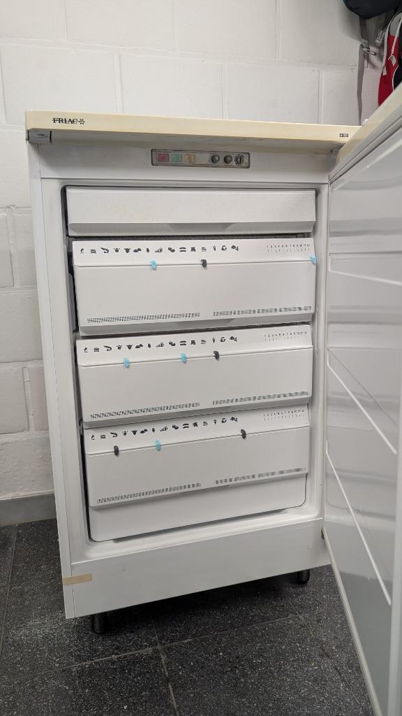 ️ FRIAC Diepvriezer - Ideaal voor Extra Opslag! ️, Elektronische apparatuur, Vriezers en Diepvrieskisten, Gebruikt, Vrijstaand