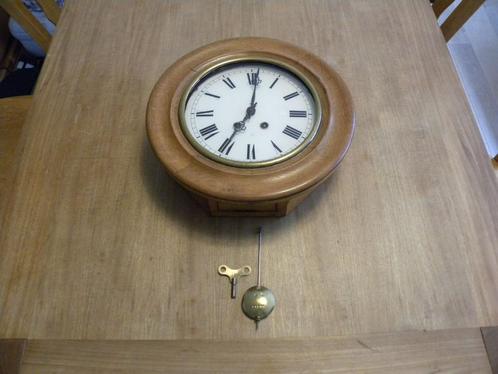 houten antieke ronde hangklok (forestville/lenzkirch), Antiquités & Art, Antiquités | Horloges, Enlèvement ou Envoi