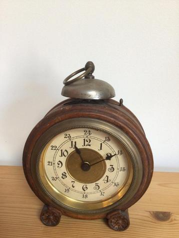 .horloge ancienne 1800 réveil en bois beschikbaar voor biedingen
