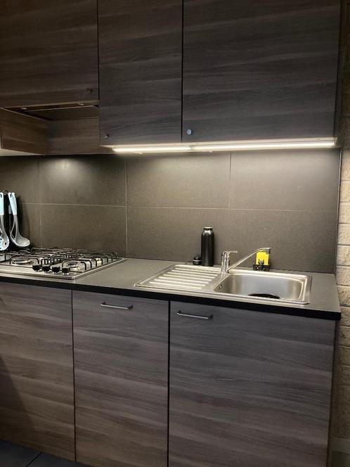 Kleine Keuken walnootkleur, Huis en Inrichting, Keuken | Complete keukens, Zo goed als nieuw, Hoekkeuken, Bruin, Composiet, Ophalen