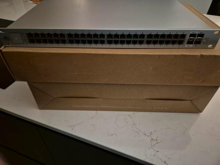 Unifi US-48-PoE (gen1) 500watt met 2 10G poorten SFP+, Computers en Software, Netwerk switches, Zo goed als nieuw, Ophalen of Verzenden