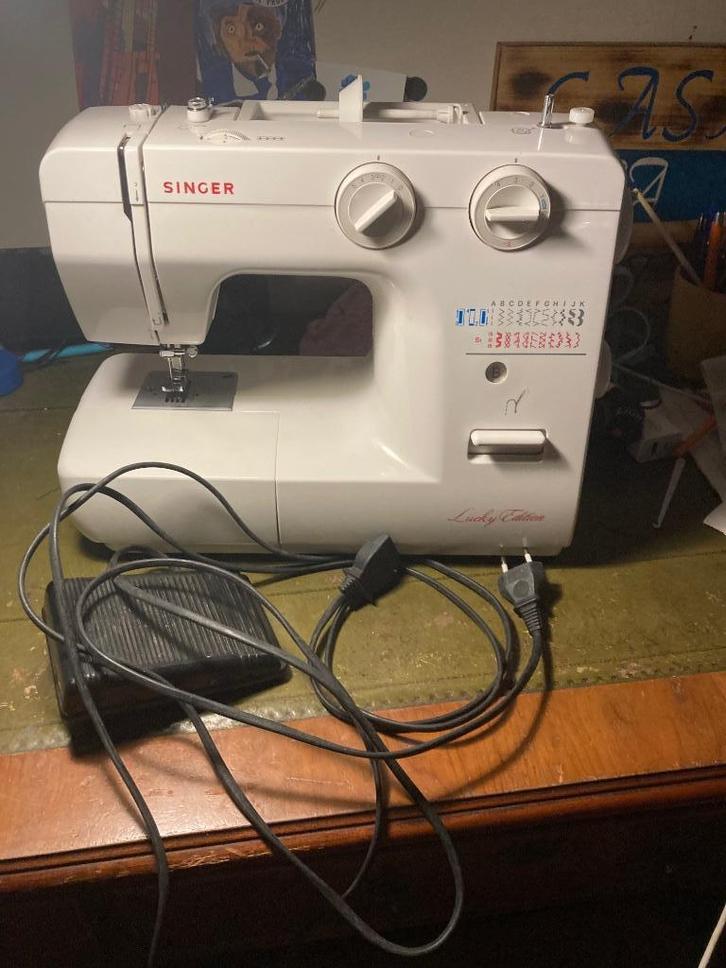 Singer naaimachine, Hobby en Vrije tijd, Naaimachines en Toebehoren, Gebruikt, Naaimachine, Singer, Ophalen