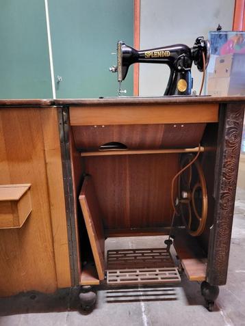 Antieke naaimachine SPLENDID met houten kast, Antiek en Kunst, Antiek | Naaimachines, Ophalen
