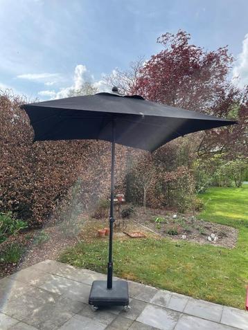 Staanparasol met voet BRISTOL 2x2m zwart  beschikbaar voor biedingen