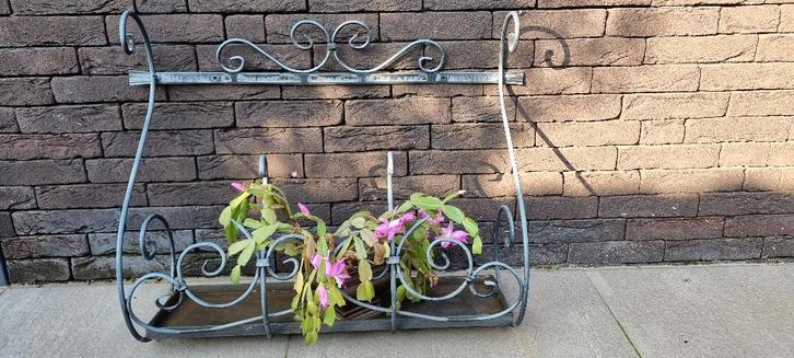 oud smeedijzeren plantenrek voor buiten met muurbevestiging, Tuin en Terras, Bloembakken en Plantenbakken, Gebruikt, Metaal, Binnen