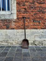 Eeuwenoude houten schop, Ophalen