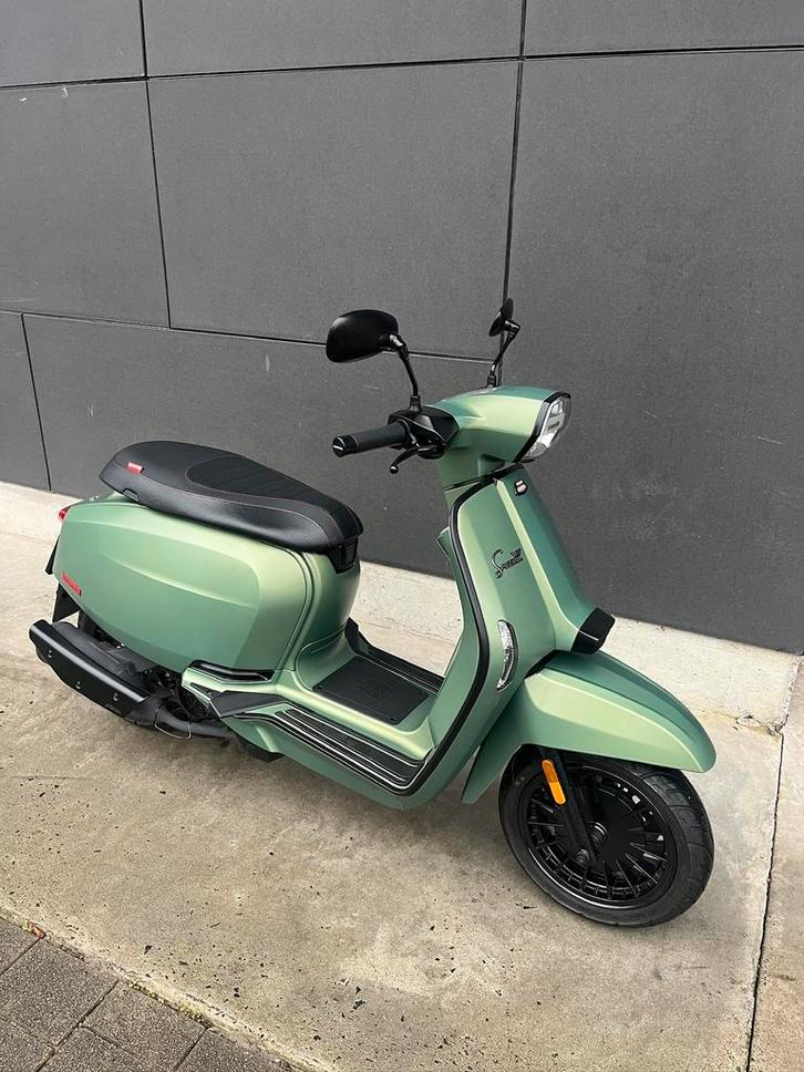 Lambretta V125 Special – Matt Groen – Zwarte Velg, Fietsen en Brommers, Scooters | Vespa, Zo goed als nieuw, Benzine, Ophalen