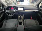 ⭐Volkswagen Golf 8 -- Benzine -- Navigatie -- PDC -- DAB, Voorwielaandrijving, Testrit aan huis, Stof, 1264 kg