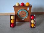 Authentieke, nog werkende biljartklok met 3 sets ballen, Ophalen, Zo goed als nieuw