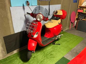 Piaggio Vespa rouge LX125 de 2008 beschikbaar voor biedingen