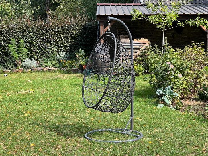 Ei-stoel hangende stoel grijs/antraciet metaal rotan, Huis en Inrichting, Stoelen, Metaal, Grijs, Ophalen