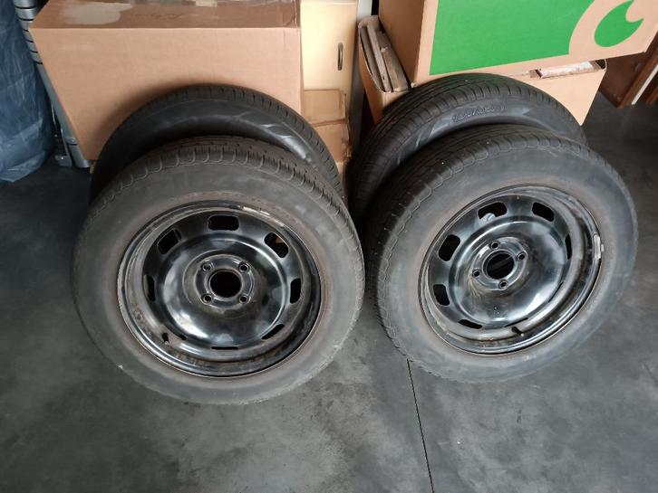 Winterbanden 185/65 R15 met velg 4 bout, Auto-onderdelen, Banden en Velgen, Band(en), Winterbanden, 15 inch, 185 mm, Personenwagen