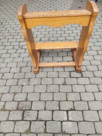 Bid tot God in eikenhout beschikbaar voor biedingen