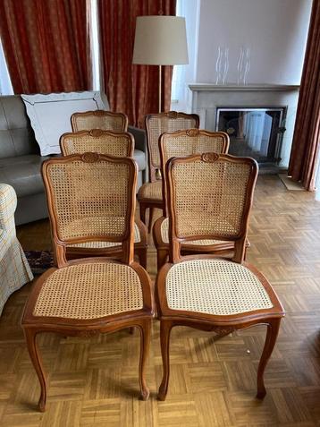 6 antieke stoelen beschikbaar voor biedingen