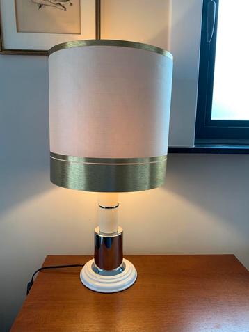 Vintage lamp beschikbaar voor biedingen