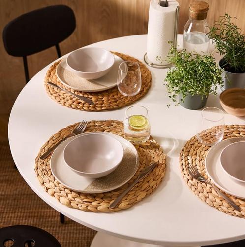 IKEA Docksta tafel (103 cm) – voor al je ronde plannen, Huis en Inrichting, Tafels | Eettafels, Zo goed als nieuw, Vier personen