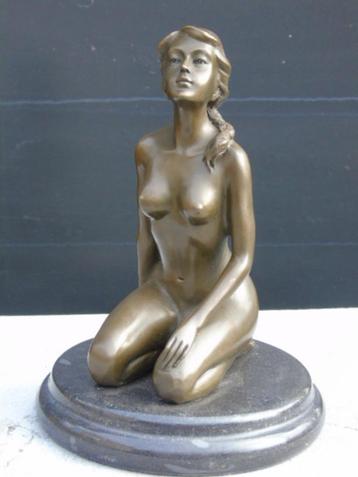 Naakte vrouw met paardenstaart, brons gesigneerd NICK beschikbaar voor biedingen