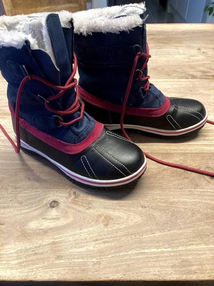 waterdichte sneeuwlaarzen maat 34 in mooie staat 8 euro, Kinderen en Baby's, Kinderkleding | Schoenen en Sokken, Zo goed als nieuw