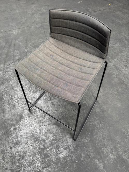 4x Arper barkrukken, Huis en Inrichting, Barkrukken, Zo goed als nieuw, 60 tot 90 cm, Metaal, 4 krukken, Met voetsteun, Ophalen