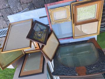 Diverse vintage lijsten beschikbaar voor biedingen