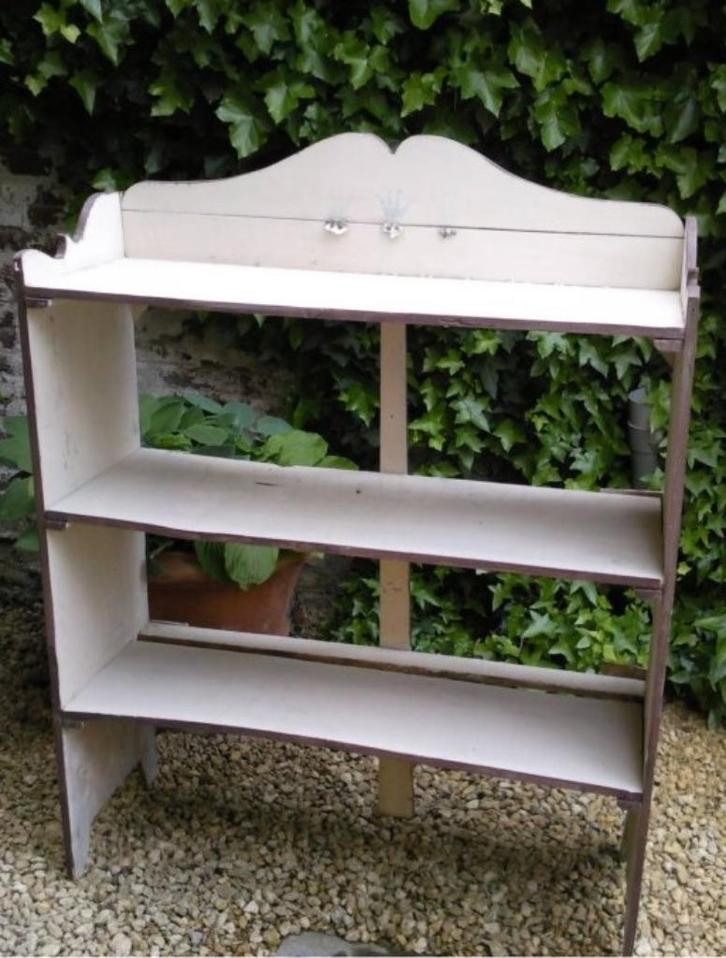 Étagère ancienne en pin avec motif de grenouille, Maison & Meubles, Accessoires pour la Maison | Étagères pour CD & DVD, Utilisé