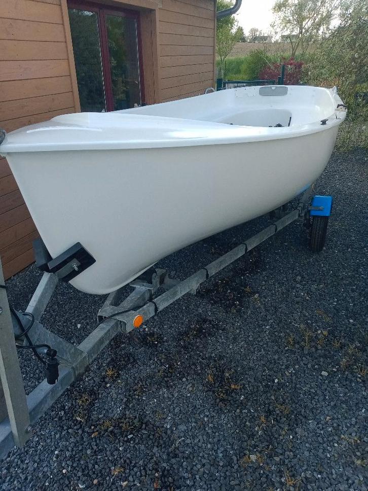 Petit voilier pêche promenade, Watersport en Boten, Vis- en Consoleboten, Zo goed als nieuw, Tot 10 pk, 3 tot 6 meter, Benzine