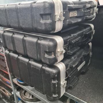 FLIGHTCASE    2HE & 4 HE   19 inch inbouw   beschikbaar voor biedingen