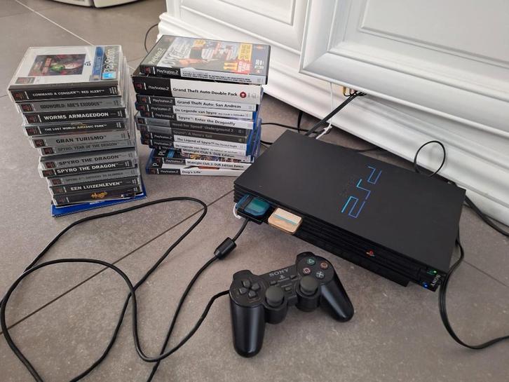 Playstation 2 phat met games, Games en Spelcomputers, Spelcomputers | Sony PlayStation 2, Gebruikt, Phat, Zwart, Met 3 controllers of meer