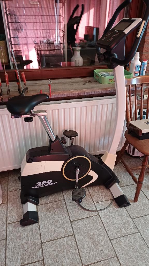 Fitnesstoestel, Sports & Fitness, Appareils de fitness, Utilisé, Vélo d'appartement, Bras, Jambes, Métal, Enlèvement