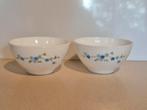 Set Arcopal France melkglas opaline bowl soeptas myosotis, Ophalen of Verzenden, Kom(men), Overige stijlen, Glas
