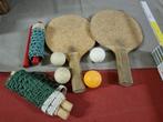 Vintage Set Of Table Tennis Ping Pong Paddles And Net, Sport en Fitness, Tafeltennis, Gebruikt, Ophalen of Verzenden, Net, Batje(s) of Balletje(s)