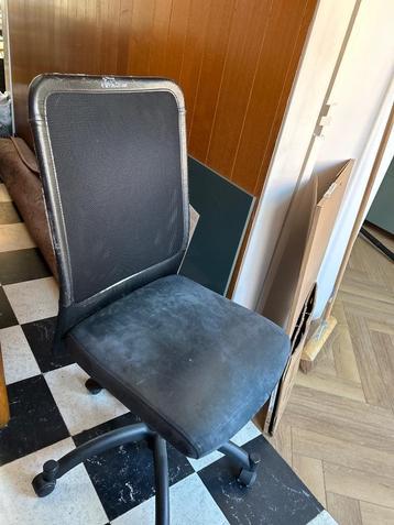 Versleten maar comfortabele bureaustoel, Huis en Inrichting, Bureaustoelen, Ophalen, Gebruikt, Zwart, Bureaustoel