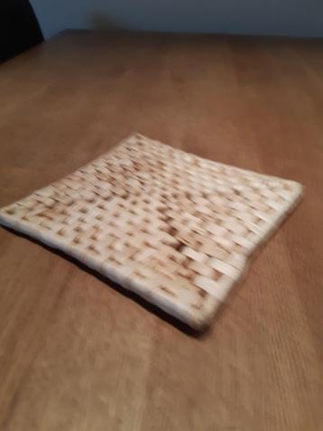 	 onderzetter beschikbaar voor biedingen