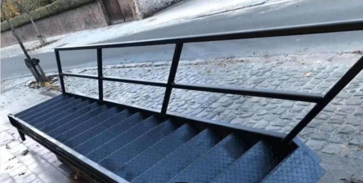 industriële trap zwart 17 treden, Doe-het-zelf en Bouw, Ladders en Trappen, Gebruikt, Trap, Ophalen