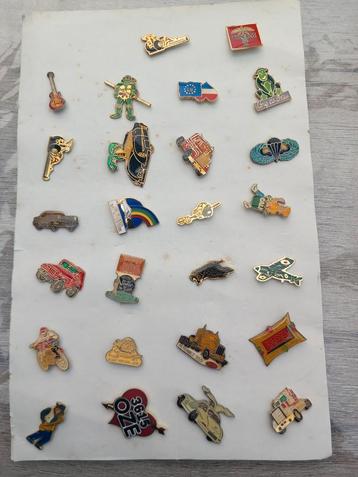 Diverse pins  beschikbaar voor biedingen