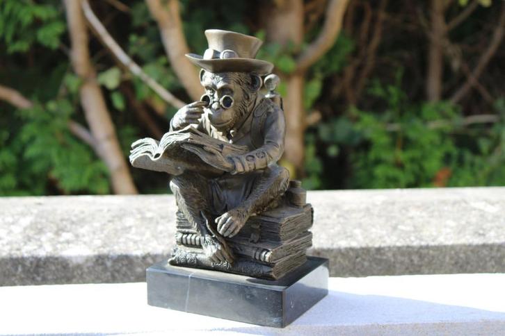 aap op bronzen boeken gesigneerd, PIERRE MATHIEU., Antiek en Kunst, Antiek | Brons en Koper, Brons, Ophalen
